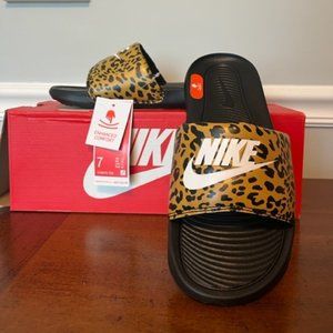 Women's Nike Victori One Slides Cheetah Print Size 7